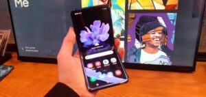 Buy Samsung Flip Phone Modern Foldable Design