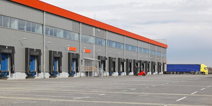 Commercial and Industrial Units to Let - Property Link Lease Commercial Property For Rent In Business District