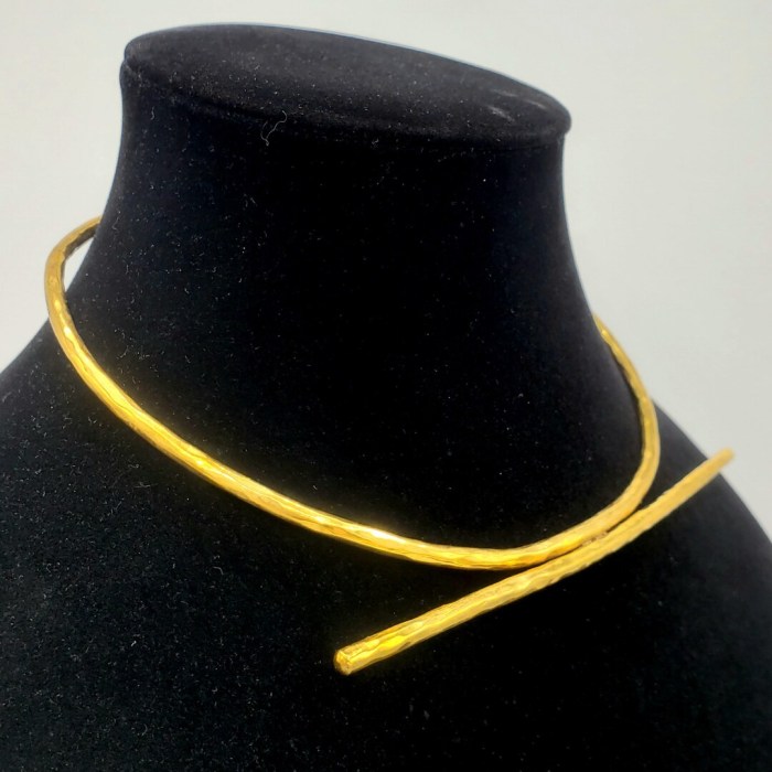 Shop Gold Choker Necklace Modern Minimalist Style
